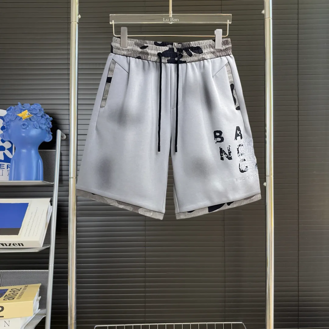 Balenciaga's three-standard complete 2026 summer New Arrival men's casual shorts, advanced custom-made Breathable fabric, Breathable fabric, extremely stretchy and comfortable, impeccable details, top-grade accessories, original logo design concept, delicate and soft feel! The upper body fit is awesome! Size: M-XXXL Please state your height and weight when ordering